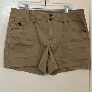 One Song Womens Shorts Size 16